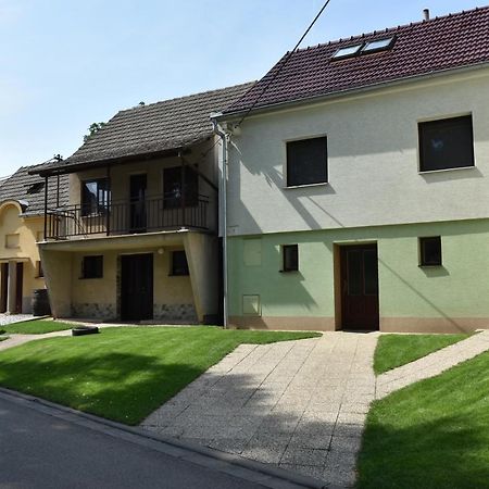 Za Kaplicku Guest House Hovorany Ngoại thất bức ảnh
