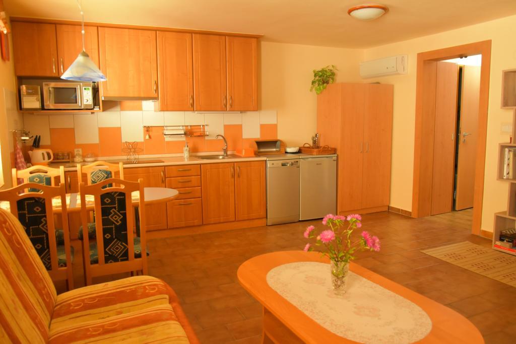 Za Kaplicku Guest House Hovorany Ngoại thất bức ảnh